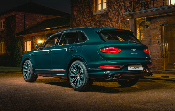 Внедорожник Bentley Mulliner Bentayga Hybrid 2021 года