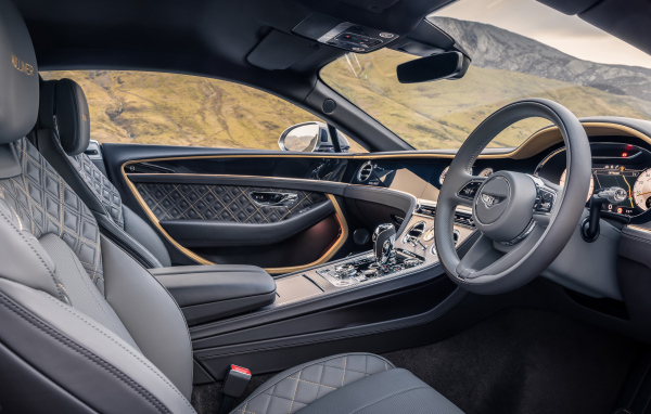 Кожаный салон автомобиля Bentley Continental GT Mulliner