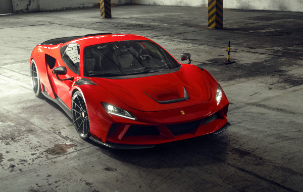 Красный спорткар Novitec Ferrari F8 Tributo N-Largo 2021 года в гараже