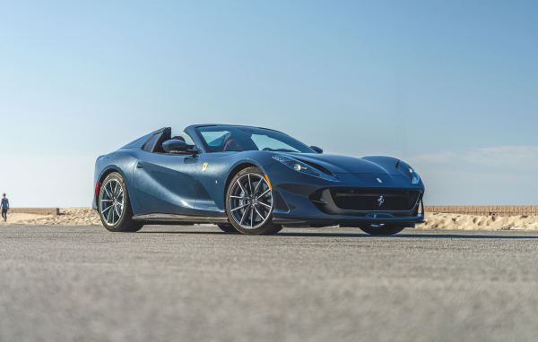 Спортивный автомобиль  Ferrari 812 GTS, 2021 года