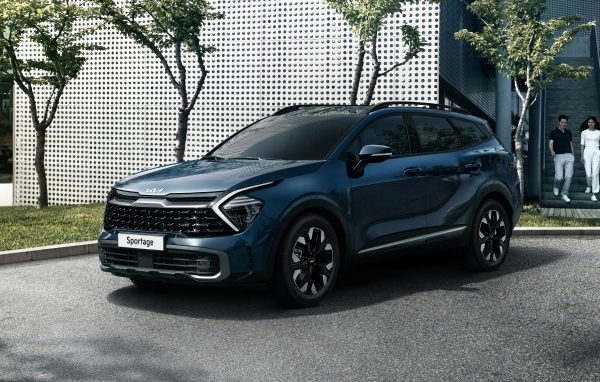 Черный кроссовер Kia Sportage X-Line 2021 года