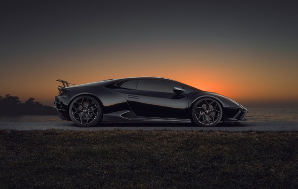 Черный Lamborghini Huracán EVO RWD 2021 года вид сбоку