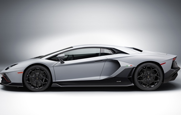 2021 Lamborghini Aventador LP 780-4 Ultimate Silver Side View