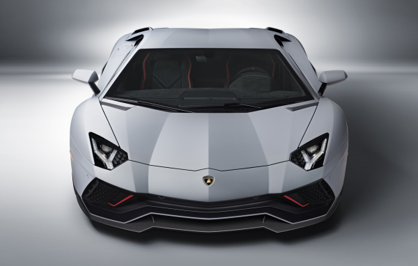Спорткар Lamborghini Aventador LP 780-4 Ultimate 2021 года вид спереди