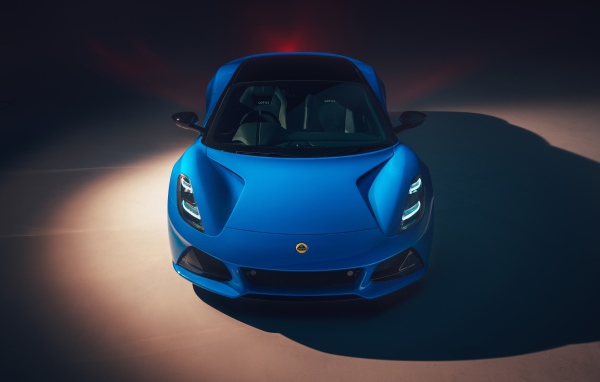 Автомобиль Lotus Emira First Edition 2021  года вид спереди