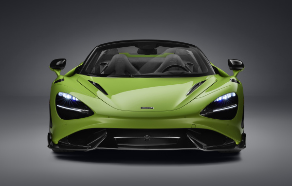 Зеленый McLaren 765LT Spider 2022 года а сером фоне 