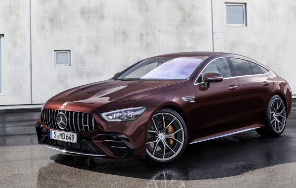 Коричневый автомобиль  Mercedes-AMG GT 53, 2021 года