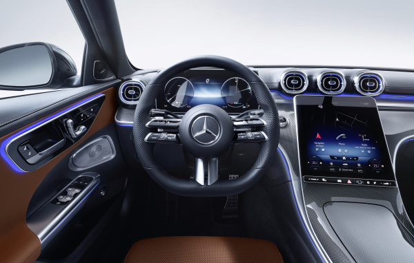 Салон автомобиля Mercedes-Benz C 300 AMG Line 2021 года