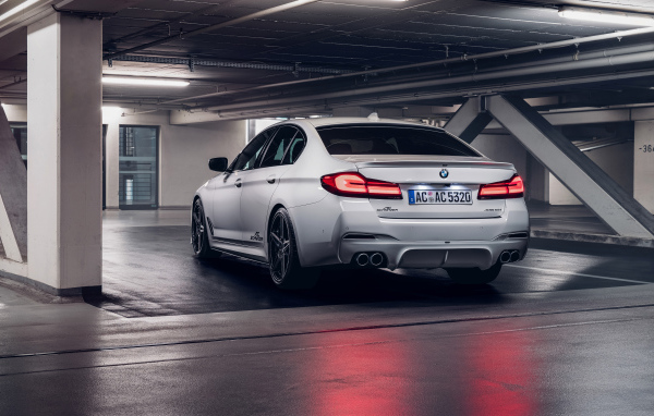 Автомобиль Schnitzer ACS5 3.0d 2021 года вид сзади