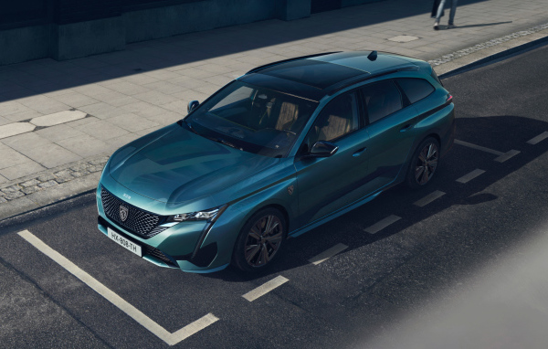 Автомобиль Peugeot 308 SW GT 2021 года