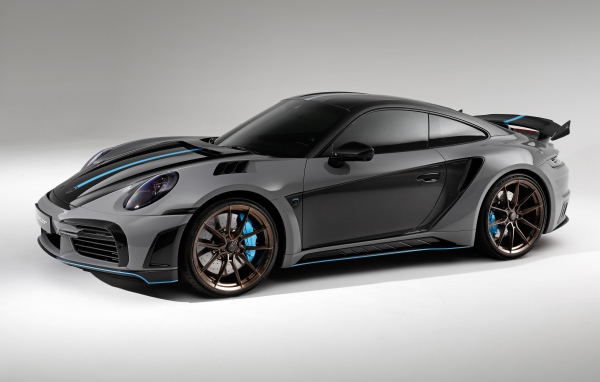 Серый гоночный автомобиль Porsche 911 Turbo S Stinger GTR 3 2021 года