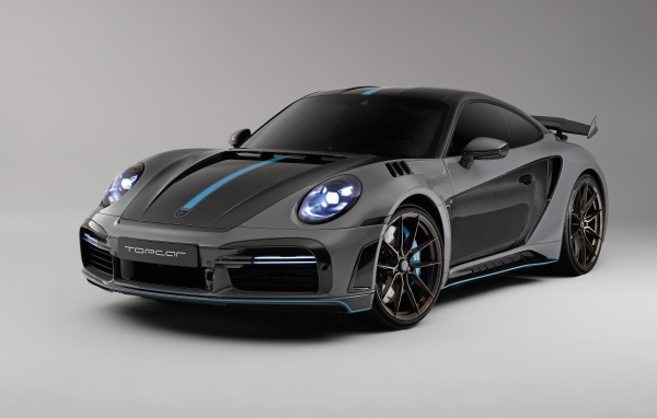 Спортивный автомобиль Porsche 911 Turbo S Stinger GTR 3 2021  года на сером фоне