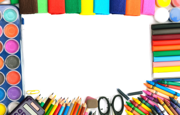 Цветная бумага, краски, фломастеры и карандаши на белом фоне