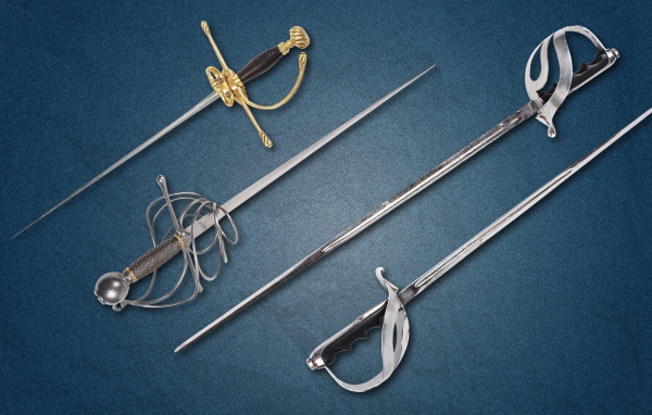 Шпаги и клинок на сером фоне