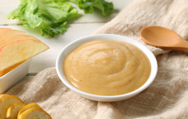 Яблочное пюре с кусочками яблока и банана 