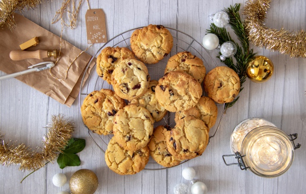 Delicious cookies with raisins on the table