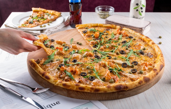 Пицца с оливками с тонкой корочкой 