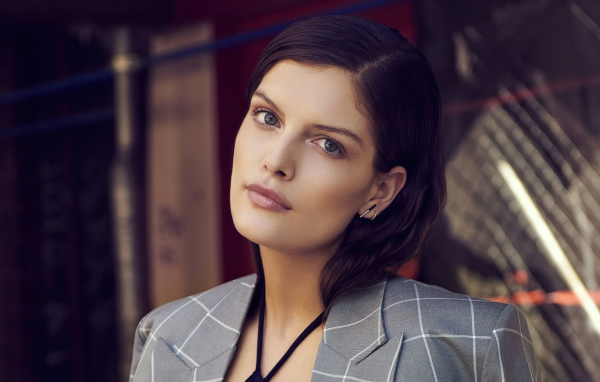 Красивая нежная девушка немецкая модель Ванесса Фукс