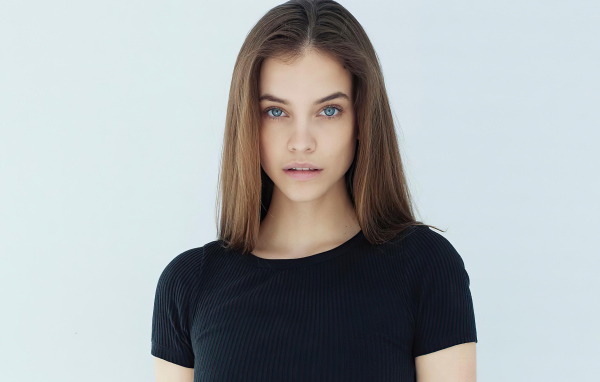 Голубоглазая популярная модель Барбара Палвин