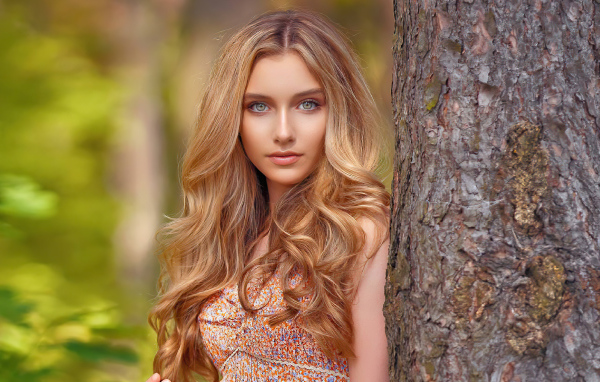 Молодая девушка модель Александра Ленарчук