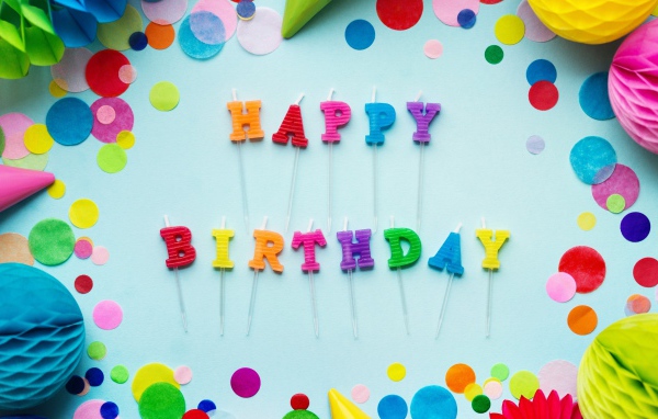 Праздничные свечи и украшения на день  рождения