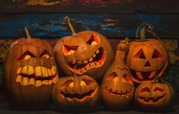 Злобные фонари из тыквы декор на Хэллоуин
