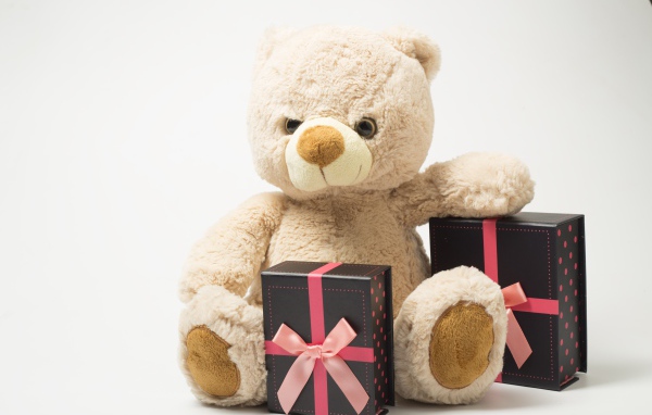 Плюшевый медведь и подарки на 8 марта для любимой