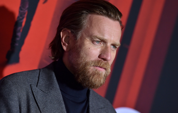 Актер Юэн Макгрегор с бородой