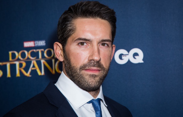 Английский актер Скотт Эдкинс