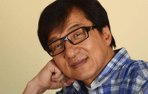 Легендарный актер Джеки Чан в очках