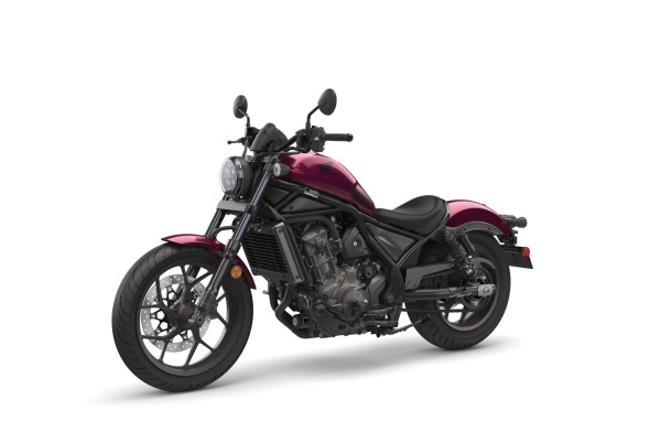 Мотоцикл Honda CMX1100 REBEL на белом фоне