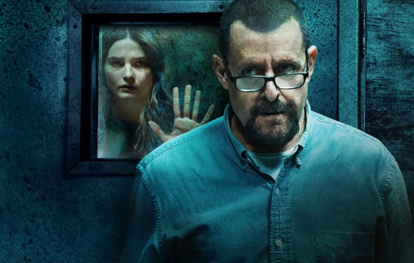 Постер фильма Девушка в подвале, 2021