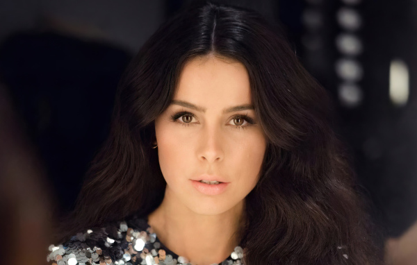 Кареглазая немецкая певица Лена Майер-Ландрут