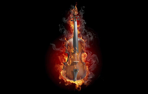 Горящая скрипка на черном фоне