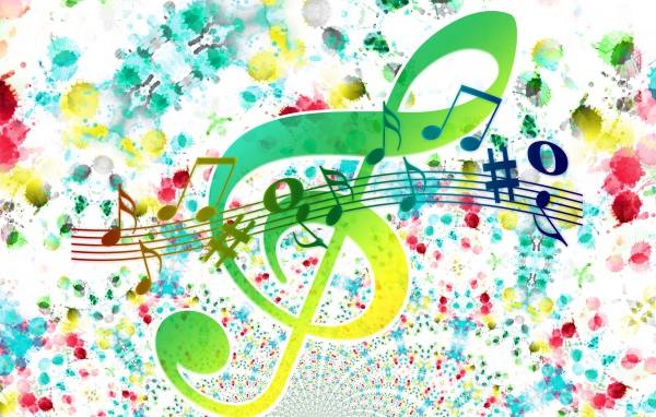 Разноцветный нотный ряд на белом фоне с пятнами 