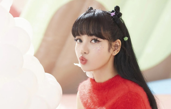 Тайская певица Лалиса Манобан