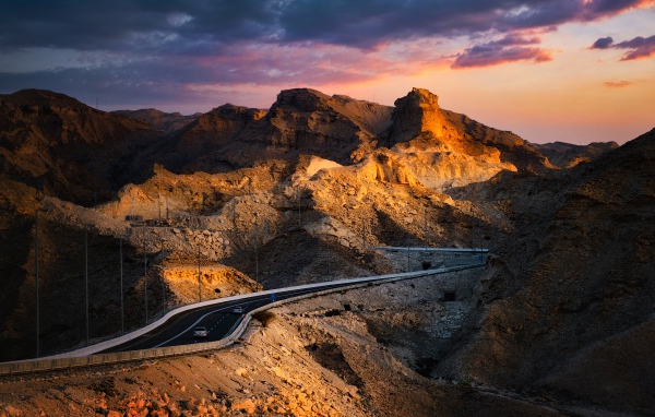 Дорога серпантин в горах 