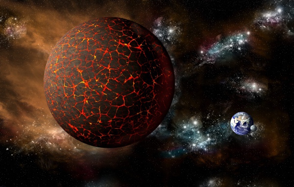 Большая раскаленная планета в космосе 