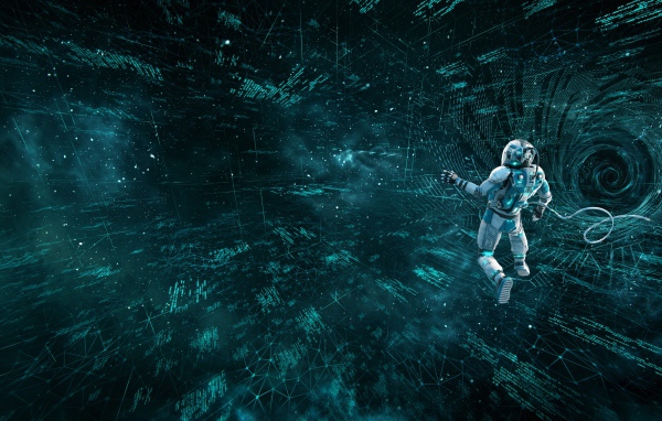 Мужчина астронавт в информационном космосе