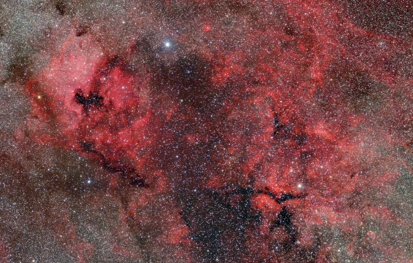 Розовая туманность в космосе