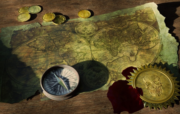 Старая карта с компасом и монетами