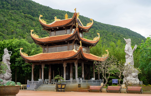 Красивый старинный храм, Вьетнам