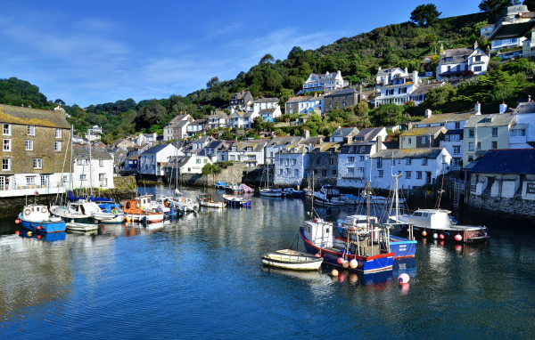 Дома на пристани в курортном городке Полперро, Англия