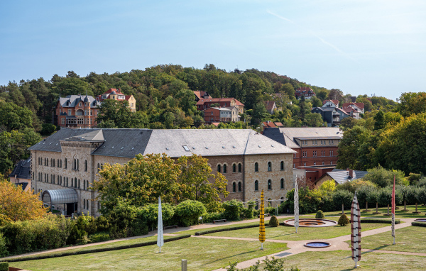 Дома у парка в городе Бланкенбург, Германия