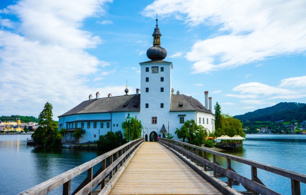 Храм на берегу озера, Австрия