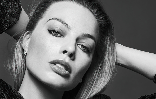 Актриса Марго Робби черно-белое фото