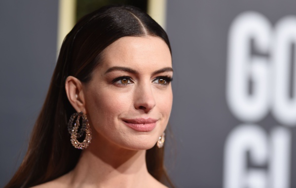 Красивая кареглазая актриса Энн Хэтэуэй