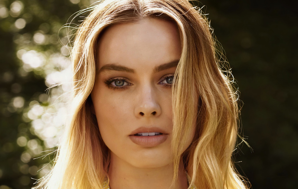 Лицо австралийской актрисы Марго Робби