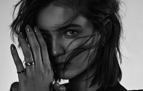 Лицо актрисы Лизы Викари