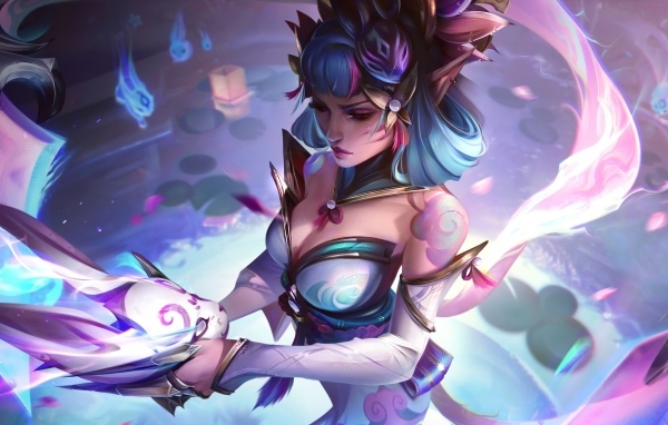 Девушка аниме с маской в руках